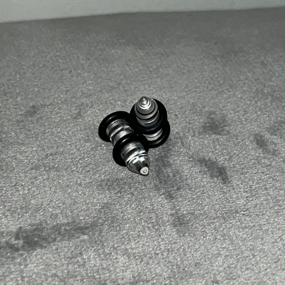 Earrings Stretch 4 Gauge Acrylic Spike with black Rubber Stoppers never used